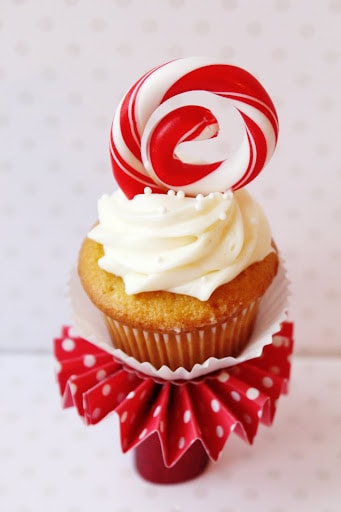 DIY Mini Rosette Cupcake Stands