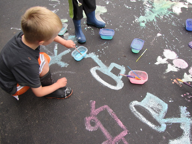 DIY: Homemade Sidewalk Chalk Paint