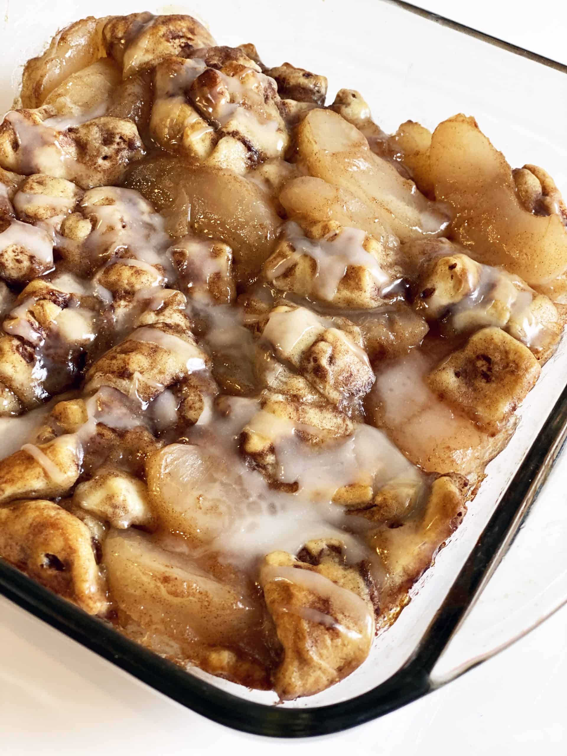 2-Ingredient Cinnamon Roll Apple Cobbler Recipe